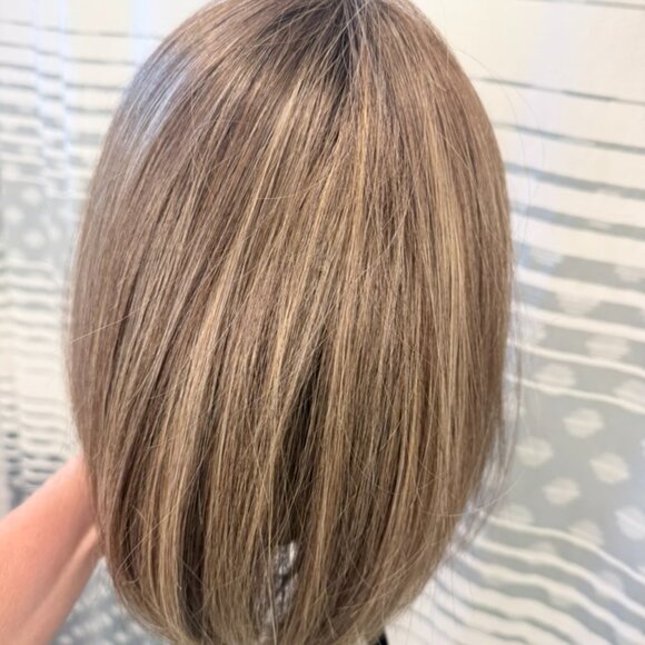 Raquel Welch Straight to Camera Wig Iced Cafe Latte NWT - Picture 4 of 10